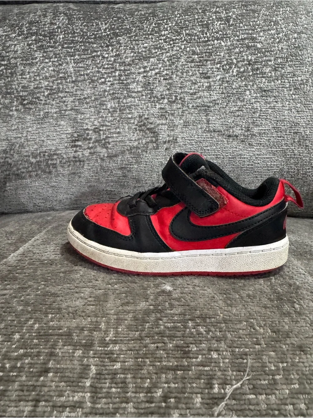 Nike Kids Black and Red Low-Top Sneakers with Velcro Strap Size 10C
